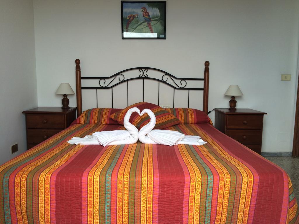 Apartamentos Domínguez Calera Quarto foto